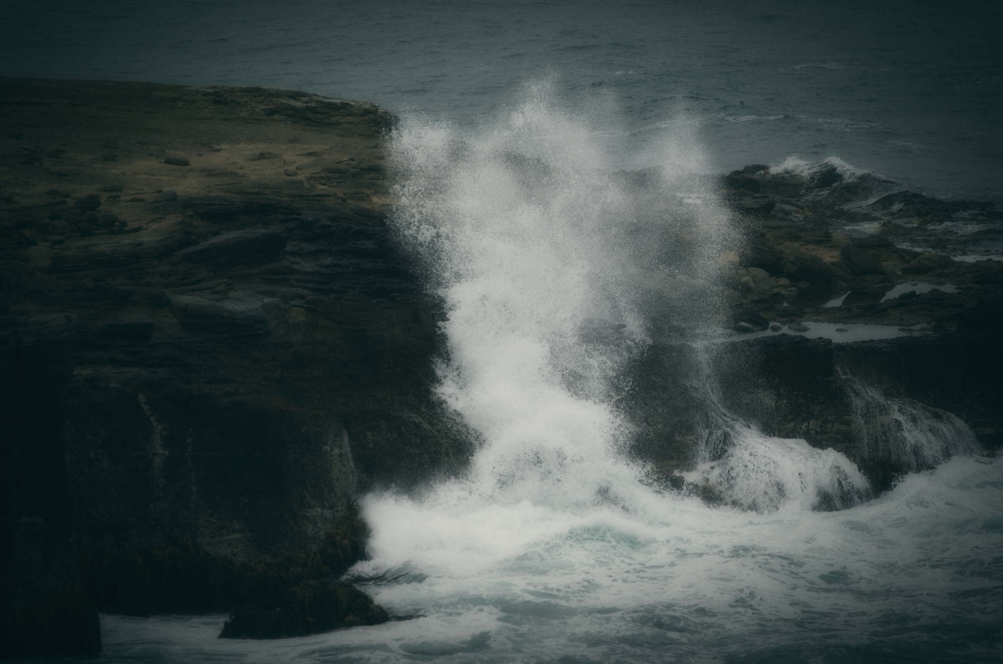 waves crashing over rocks at slope point in the catlins On1 Photo RAW 2023